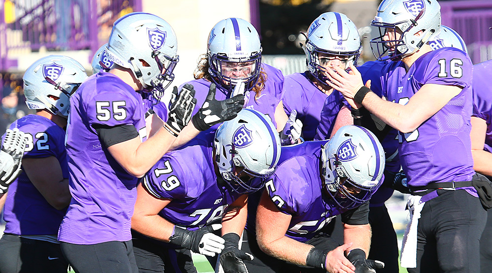 St. Thomas breaking huddle
